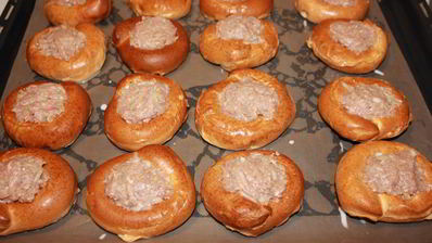 ленивые беляши под сырной шапочкой