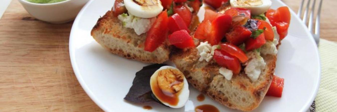 Брускетта с домашним соусом песто