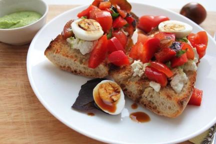 Брускетта с домашним соусом песто