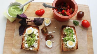 брускетта с домашним соусом песто