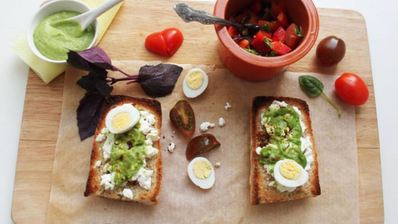 брускетта с домашним соусом песто