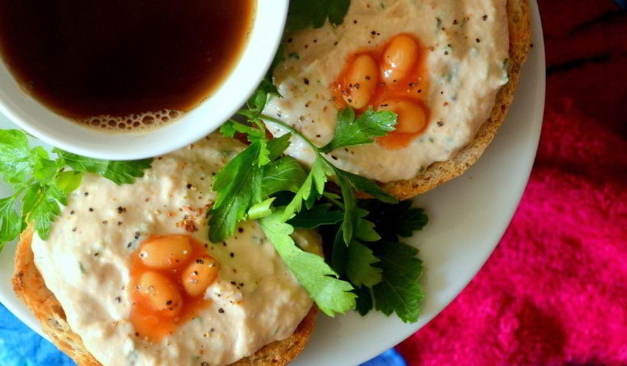 Рецепт брускетты с горбушей и фасолью