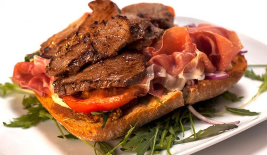 Рецепт брускетты с говядиной и пармской ветчиной