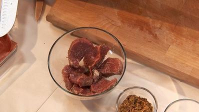 брускетта с говядиной и пармской ветчиной