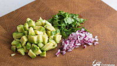 брускетта с гуакамоле и креветками