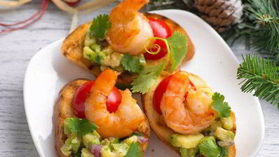 брускетта с гуакамоле и креветками