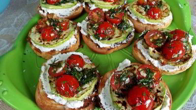 брускетта с кабачками-гриль