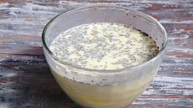 брускетта с колбасой, помидорами и сыром фета