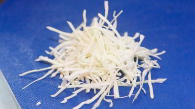 брускетта с красной рыбой и капустой