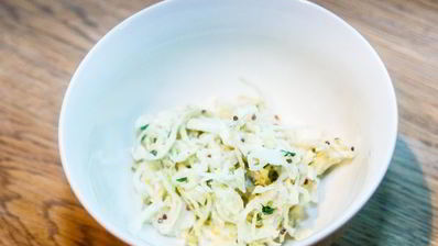 брускетта с красной рыбой и капустой