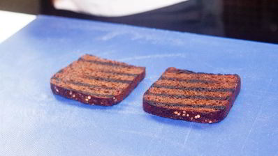 брускетта с красной рыбой и капустой