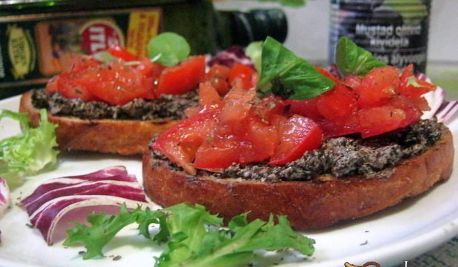 Рецепт брускетты с кремом из маслин и помидорами