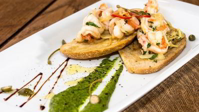 брускетта с креветками