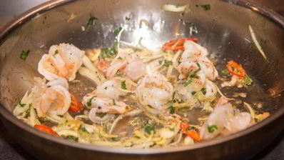 брускетта с креветками