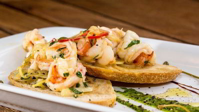 брускетта с креветками