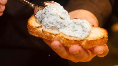 брускетта с лососем и сливочным сыром