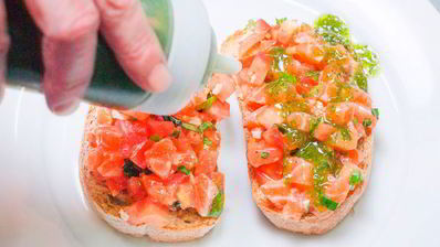 брускетта с лососем и томатами