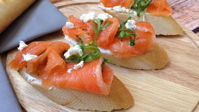 брускетта с лососем