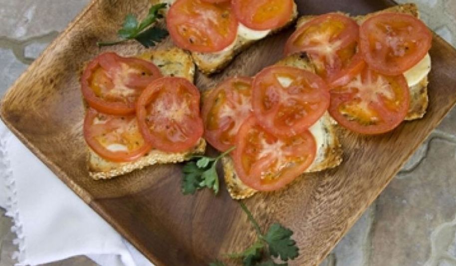 Рецепт брускетты с моцареллой