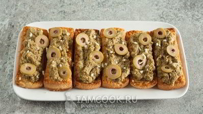 брускетта с оливковой пастой