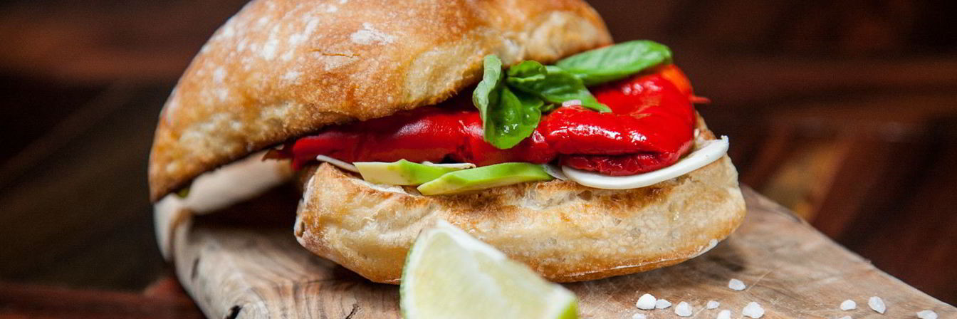 Брускетта с печеным болгарским перцем