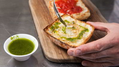 брускетта с печеным болгарским перцем