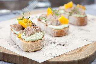 Брускетта с печенью трески