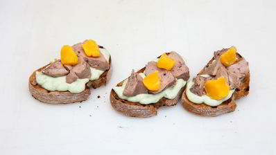 брускетта с печенью трески