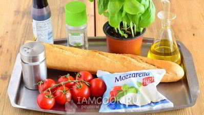 брускетта с помидорами черри и моцареллой