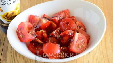 брускетта с помидорами черри и моцареллой