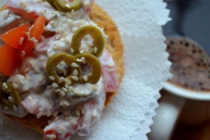 Брускетта с рыбой и томатами черри