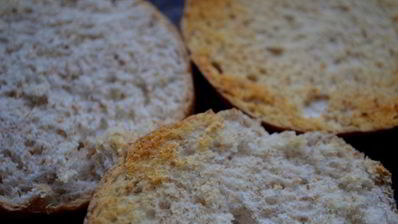 брускетта с рыбой и томатами черри