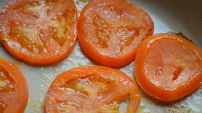 брускетта с сельдереем и томлеными помидорами