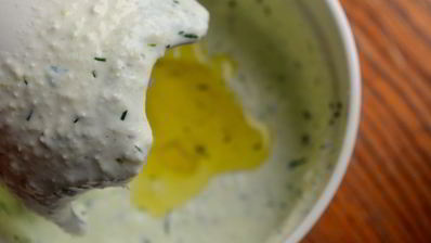 брускетта с сельдереем и томлеными помидорами