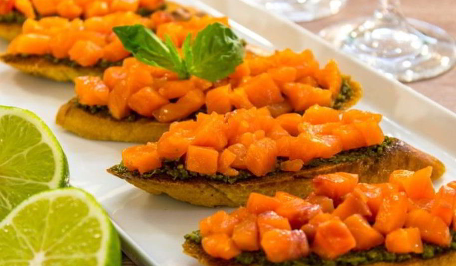 Рецепт брускетты с семгой и песто