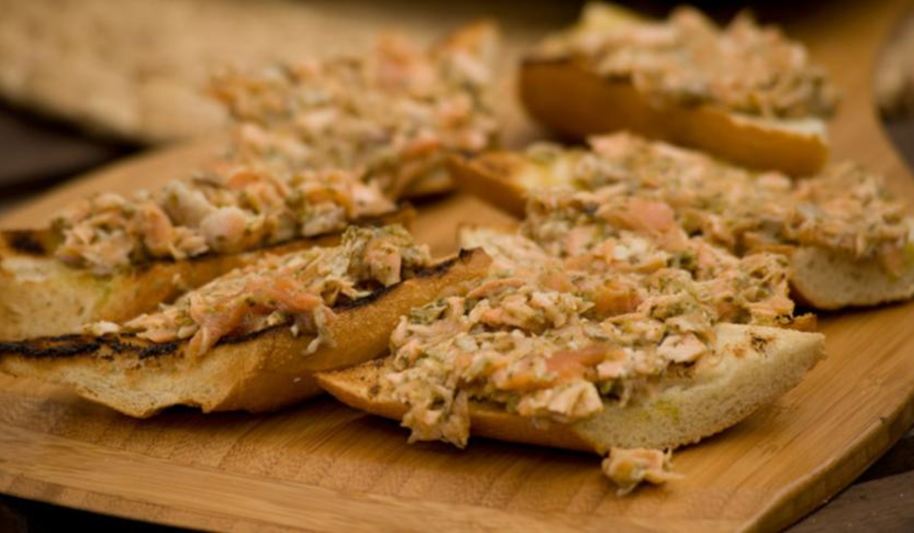 Рецепт брускетты с семгой