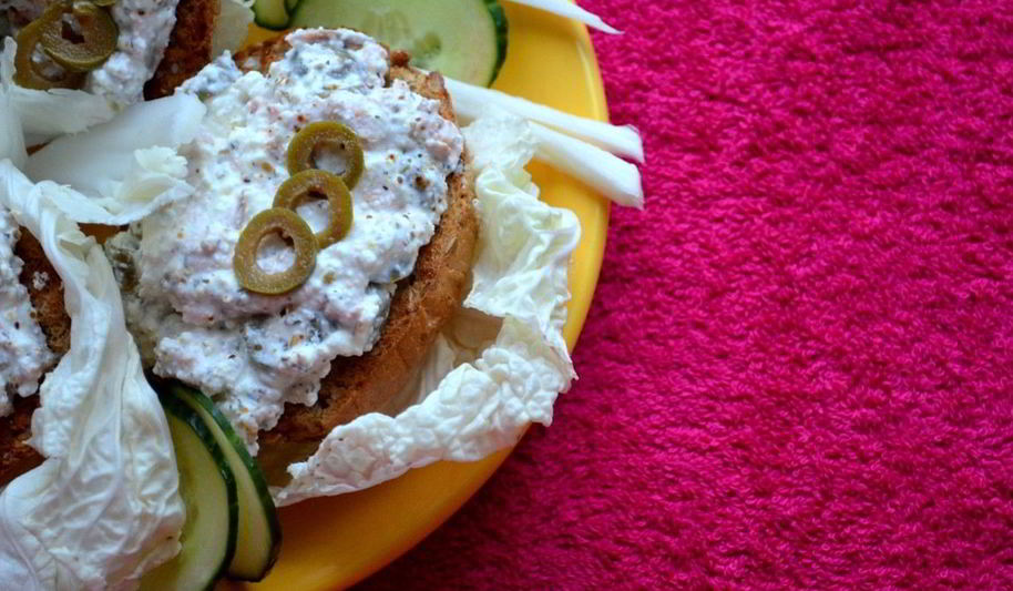 Рецепт брускетты с творогом и красной рыбой