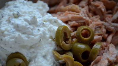 брускетта с творогом и красной рыбой