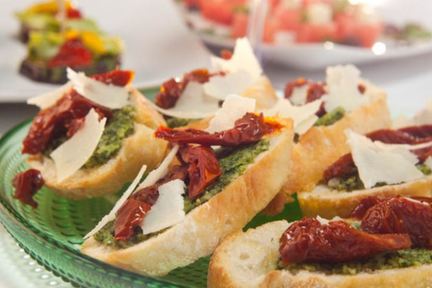 Брускетта с вялеными томатами