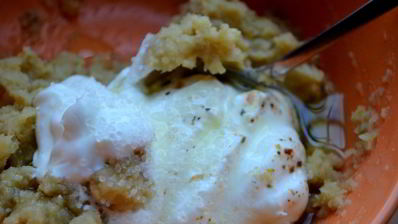 брускетта с запеченным корнем сельдерея и оливками