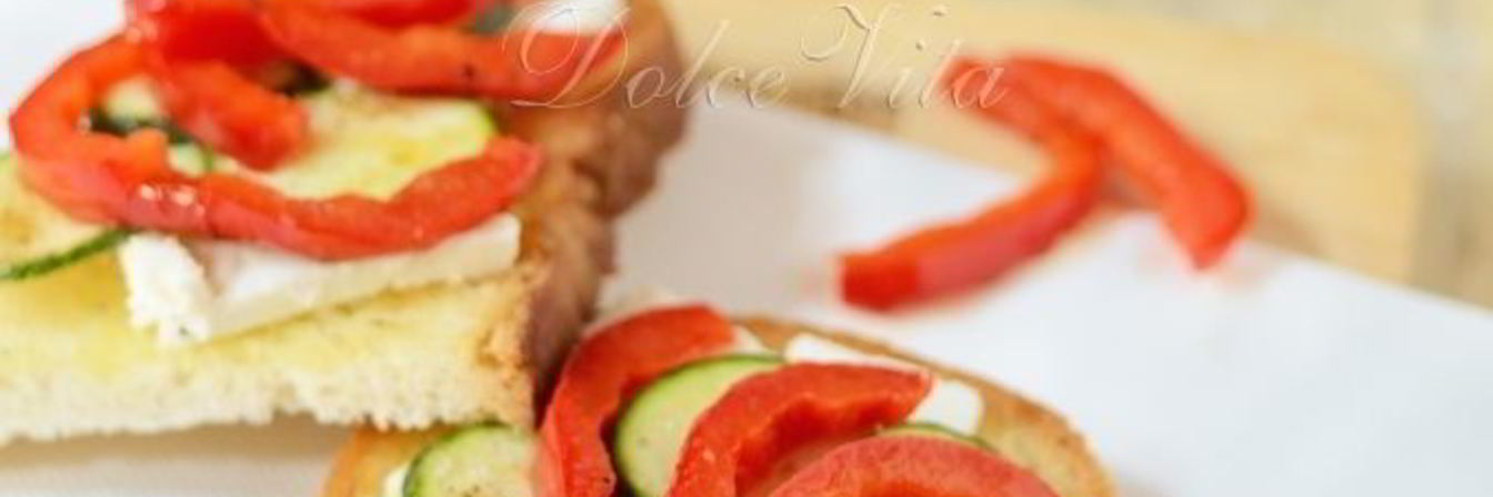 Брускетта со сладким перцем и сыром