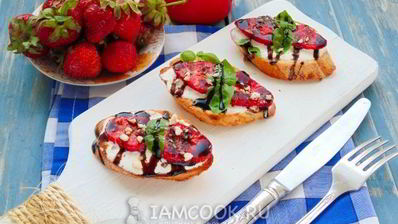 брускетты с клубникой и базиликом