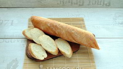 брускетты с клубникой и базиликом