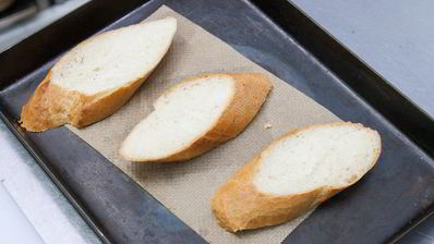 брускетты с клубникой и маскарпоне