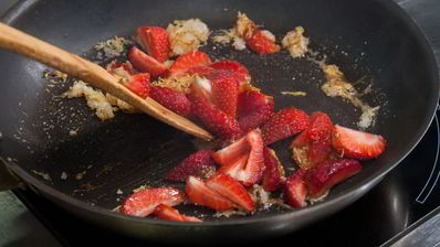 брускетты с клубникой и маскарпоне