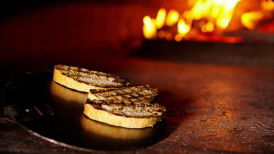 брускетты с рикоттой и клубникой