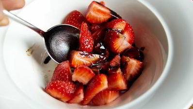 брускетты с рикоттой и клубникой