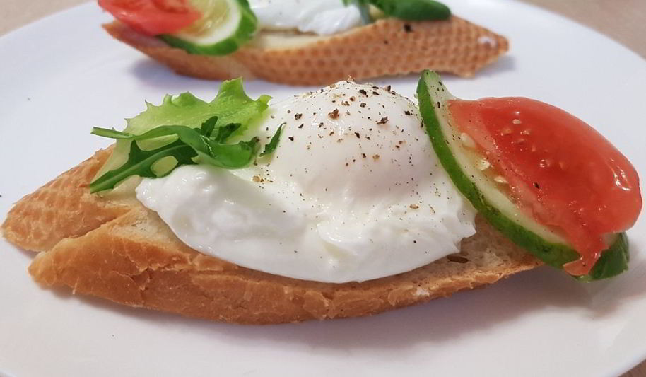 Рецепт брускетт с яйцом пашот