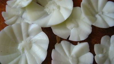 бутерброды с сельдью и свекольным песто