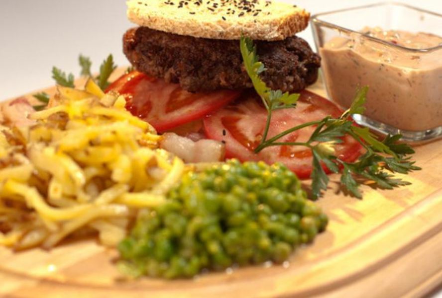 Бургер из говядины с картофелем пай